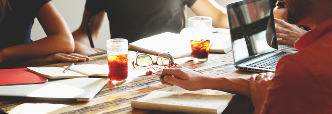 Asistentes virtuales: ¡3 pasos para guiar con éxito a su empresa!